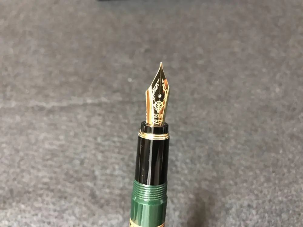 ジオン公国よ栄光あれえええ！なペン、「ザビ家の万年筆」がやっと届い