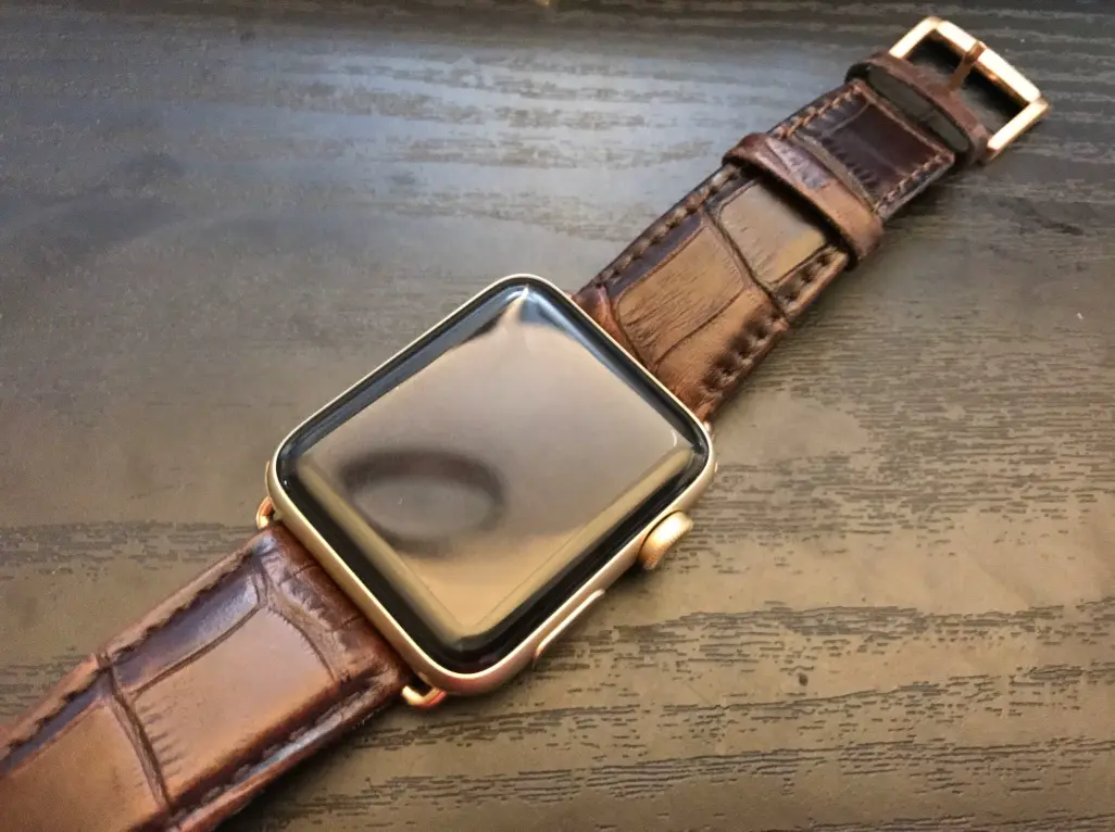 ベルトを革に交換したApple Watch