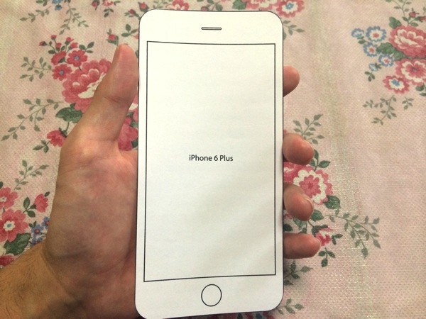 iPhone6Plusを手で持ってみた