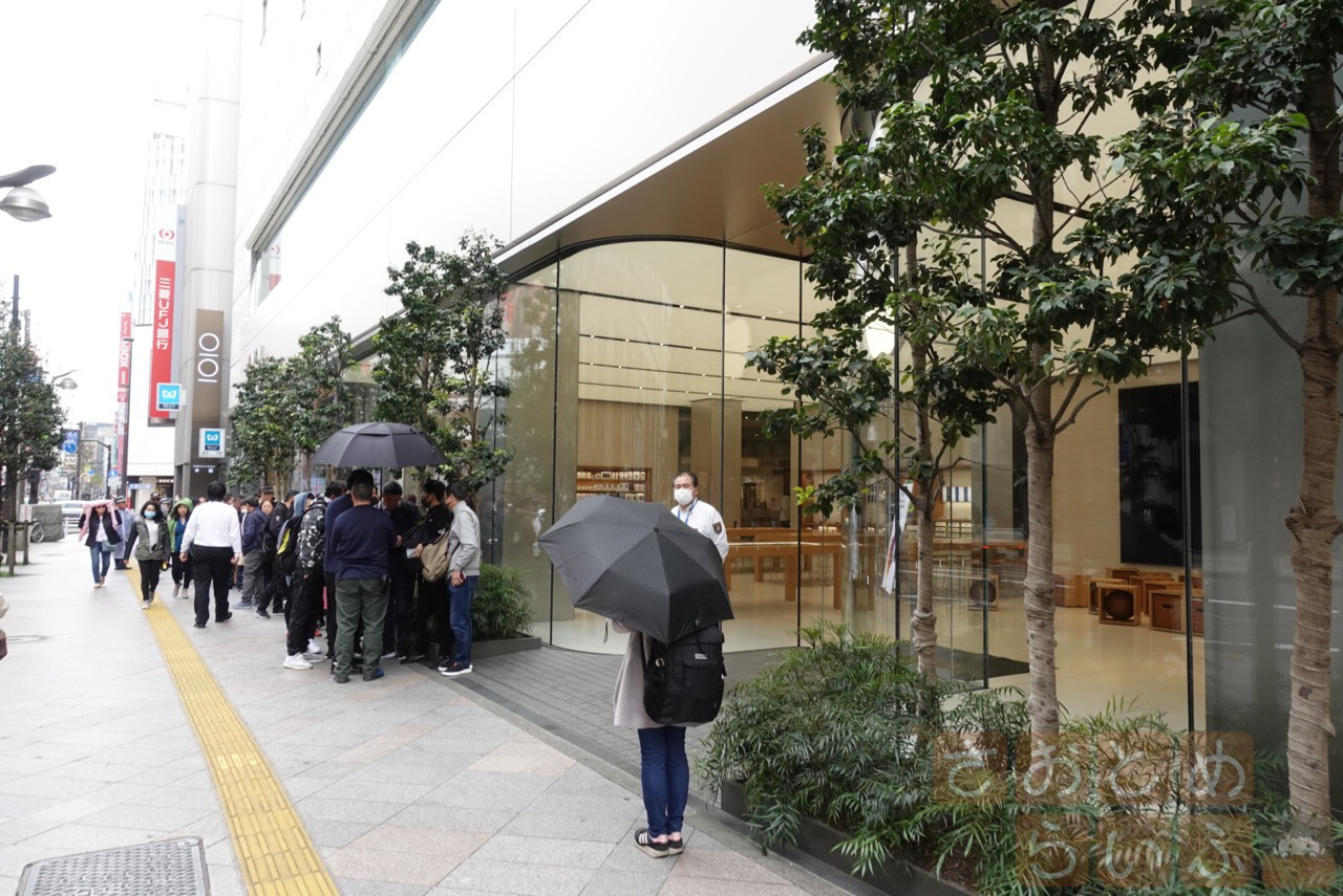 9時30分頃のAppleStore新宿前